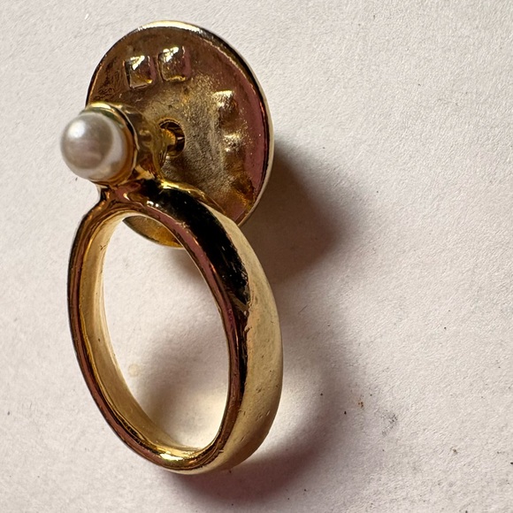 Vintage Gold tone Oval faux Pearl dainty pin Brooch - Picture 2 of 4